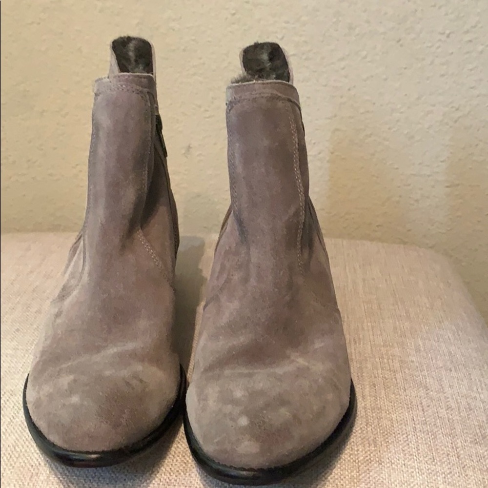 Women’s taupe booties - Picture 2 of 4